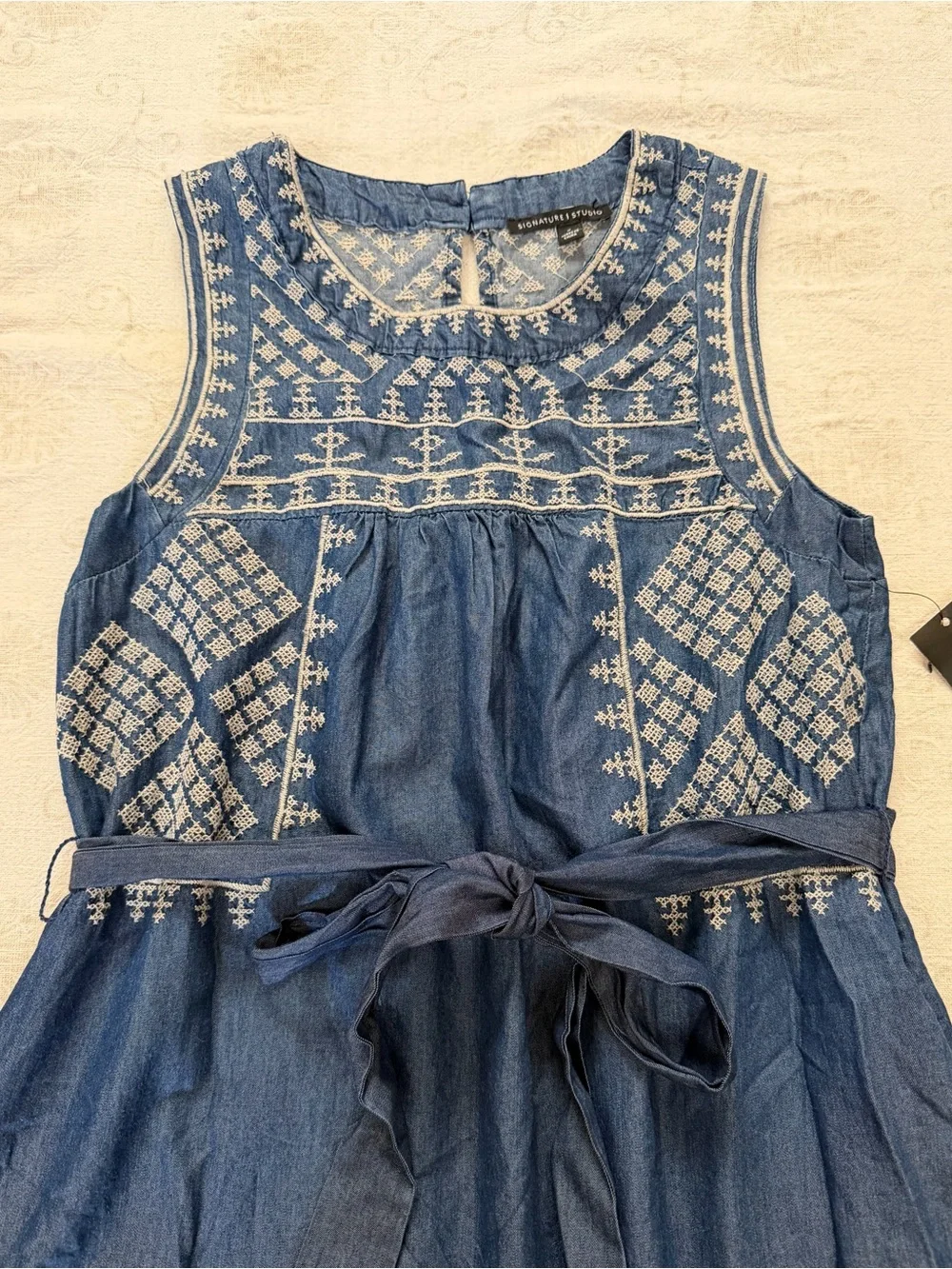 NWT Embroidered Dress - Picture 4 of 9
